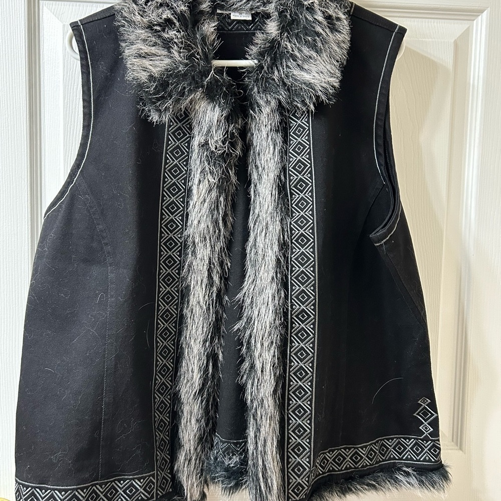 Trinity Black Vest with Faux Fur Trim